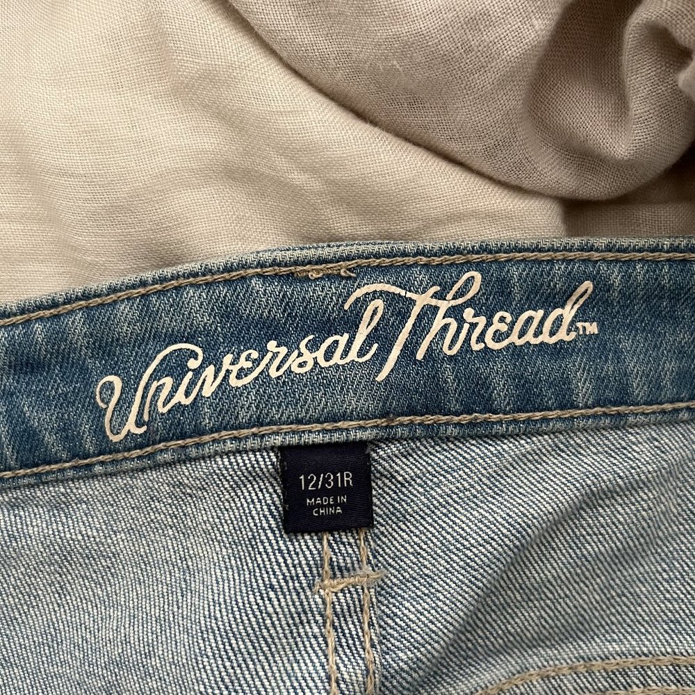 Universal Thread Mid Rise Mid Light Wash Cropped Jeans - Picture 3 of 5